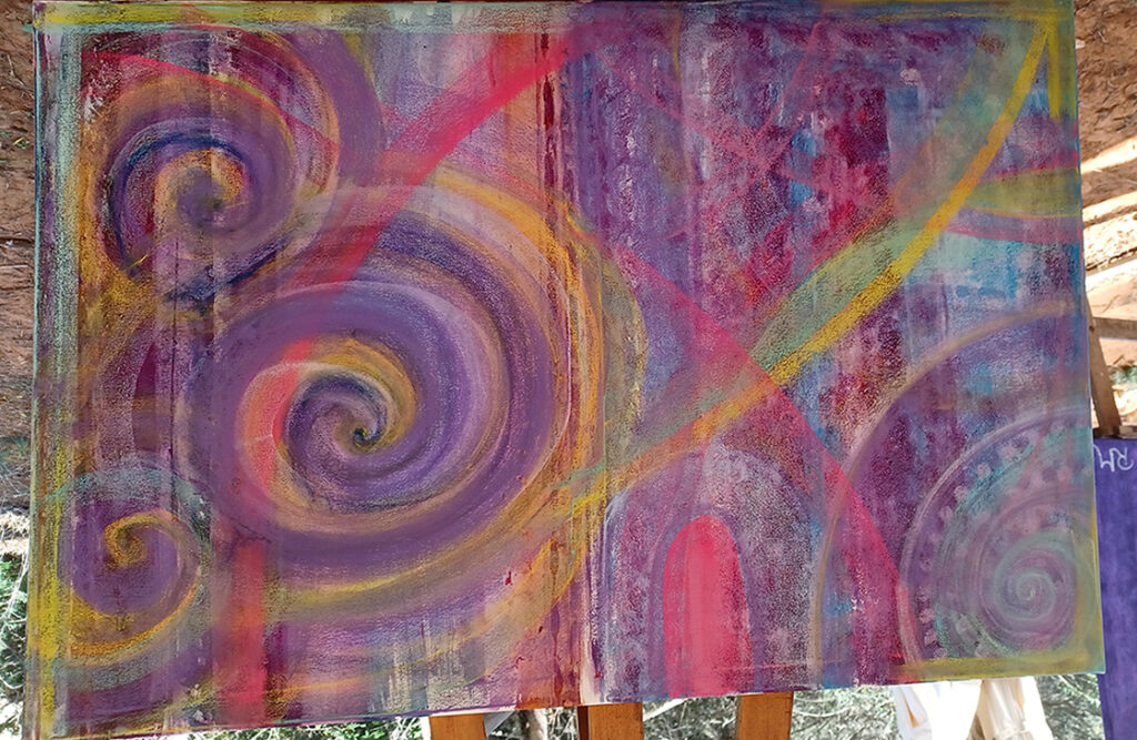 Entstehung des Gemeinschaftsbildes „Spirale“, Schritt 6: Alle drei Spiralen auf der linken Bildseite wurden nun deutlich mit lila Farbe nachgezogen und die feinen Strukturen übermalt.